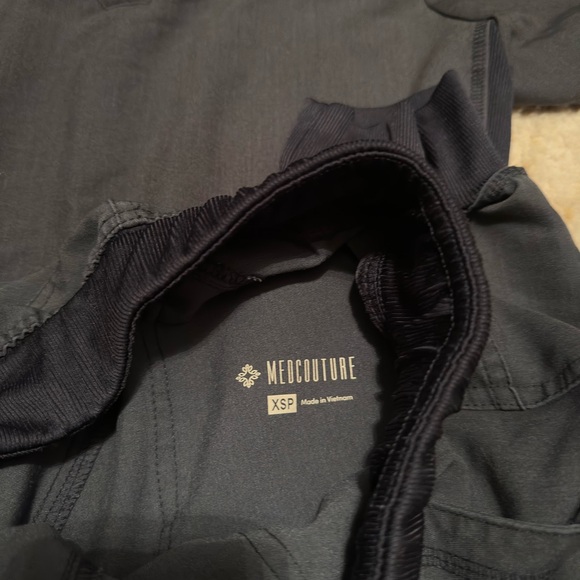 Med Couture Women's Scrub Set in Navy - Picture 2 of 8